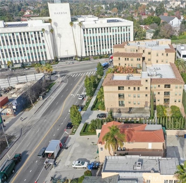 Detail Gallery Image 8 of 25 For 670 Crenshaw, Los Angeles,  CA 90005 - 8 Beds | 5 Baths