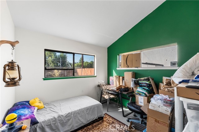 22038 Alamogordo Road, Saugus CA: https://media.crmls.org/medias/55a01198-12ad-42be-9e28-418463e498ee.jpg