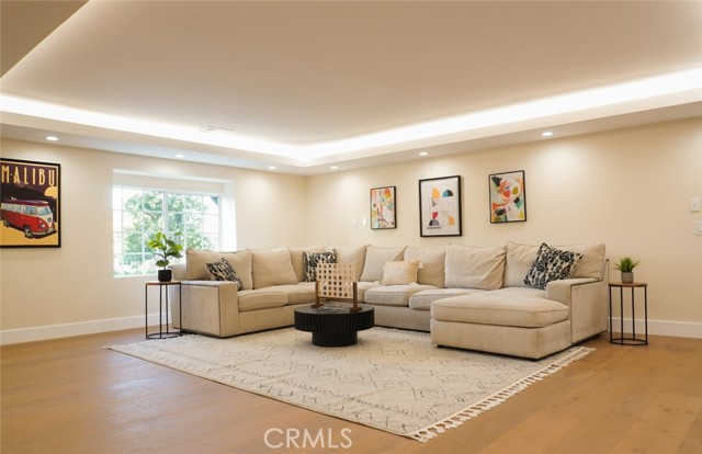 23242 Burbank Boulevard, Woodland Hills CA: https://media.crmls.org/medias/55a0522f-cb15-4b21-ae0c-fa8e5ef387a6.jpg