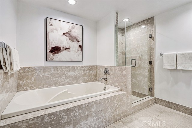 Detail Gallery Image 24 of 55 For 13600 Marina Pointe Dr #905,  Marina Del Rey,  CA 90292 - 2 Beds | 2/1 Baths