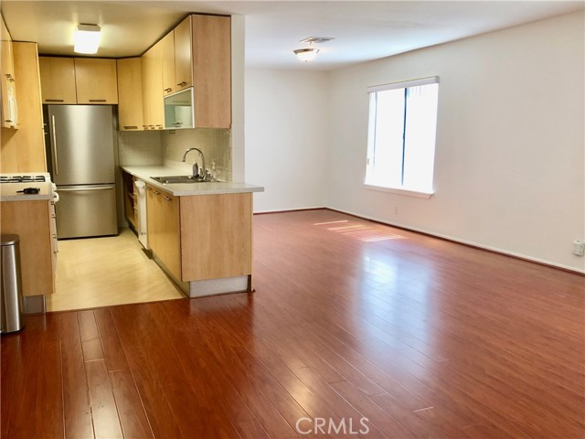 Detail Gallery Image 5 of 20 For 2121 Beloit Ave #205,  Los Angeles,  CA 90025 - 2 Beds | 2 Baths