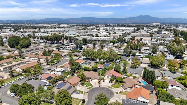 201 W Harvey Avenue, Santa Ana CA: https://media.crmls.org/medias/55a0fd0c-a1c0-44e1-8d36-4fee9d912824.jpg