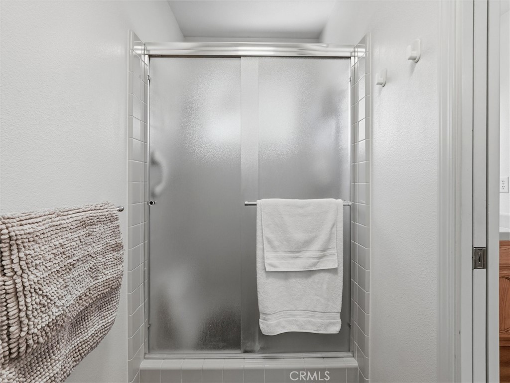 https://media.crmls.org/medias/55a12090-8c75-48d5-b45c-92637ec57fb6.jpg?preset=X-Large