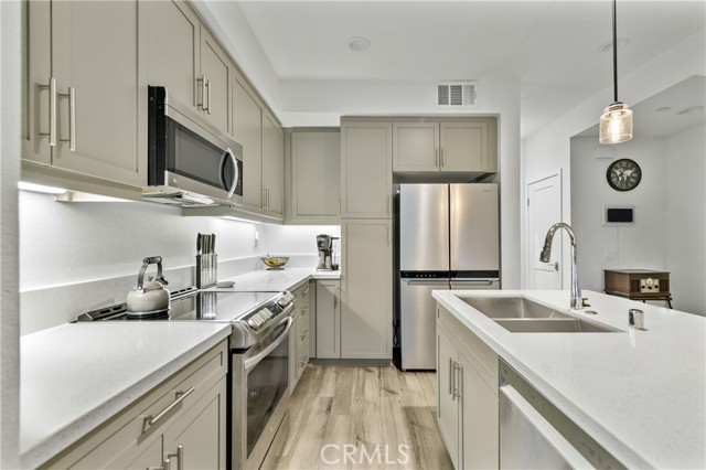 Detail Gallery Image 5 of 29 For 2560 Valentina Way #2,  Commerce,  CA 90040 - 3 Beds | 3 Baths