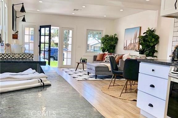 341 W Whiting Avenue, Fullerton CA: https://media.crmls.org/medias/55a1942e-4280-4f61-864c-05ae759960a7.jpg