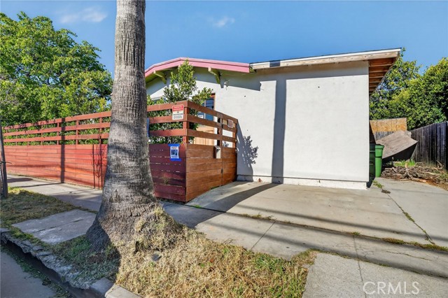 Detail Gallery Image 3 of 16 For 2010 Linden Ave, Venice,  CA 90291 - 2 Beds | 2 Baths