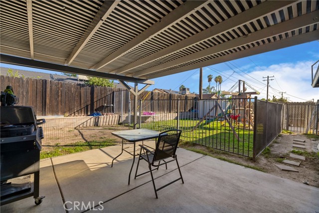 7511 Buckeye Street, Highland CA: https://media.crmls.org/medias/55a309b5-526c-4413-8cd6-d01d791e94b4.jpg
