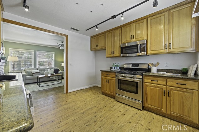 Detail Gallery Image 13 of 44 For 1832 N Brighton, Burbank,  CA 91506 - 2 Beds | 1 Baths