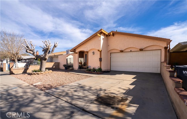 Detail Gallery Image 3 of 25 For 3116 E Ave Q14, Palmdale,  CA 93550 - 2 Beds | 2 Baths