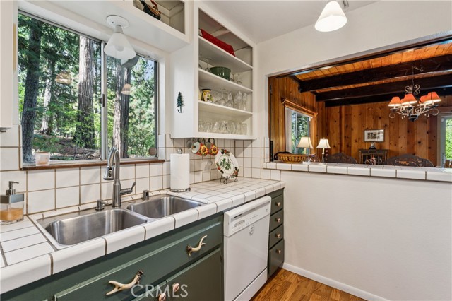 28565 Shenandoah Drive, Lake Arrowhead, CA 92352