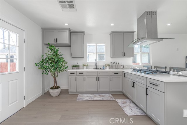 3818 Crawford Street, Los Angeles CA: https://media.crmls.org/medias/55a44f08-7ca6-4dc3-86fd-e4e5eb843e7a.jpg