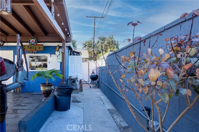 2561 E Washington Street, Carson CA: https://media.crmls.org/medias/55a45e01-39c5-4ce6-81db-c3f2fccad053.jpg