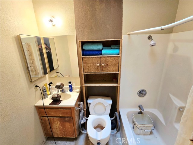 73971 Samarkand Drive, 29 Palms CA: https://media.crmls.org/medias/55a4ba5d-6a82-4db5-9f63-1134242214a9.jpg