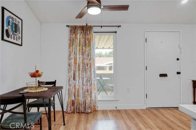 Detail Gallery Image 9 of 50 For 19118 Avenue of the Oaks #B,  Newhall,  CA 91321 - 2 Beds | 1 Baths