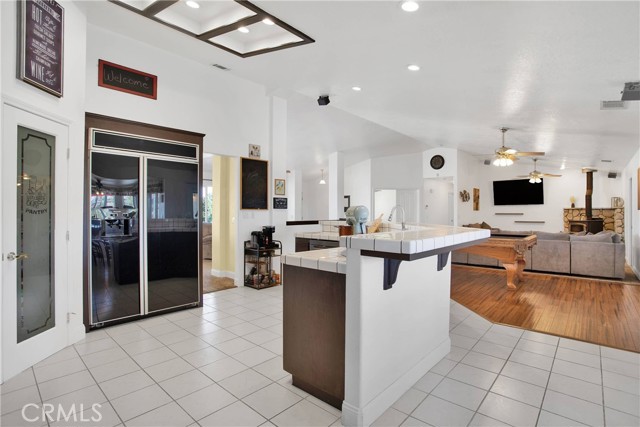 Detail Gallery Image 14 of 45 For 11020 Blue Jay Way, Oak Hills,  CA 92344 - 5 Beds | 2 Baths