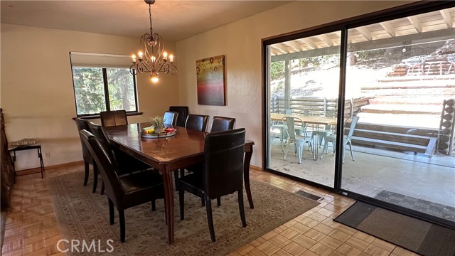 Detail Gallery Image 7 of 26 For 27808 Alpen Dr, Lake Arrowhead,  CA 92352 - 4 Beds | 3/1 Baths