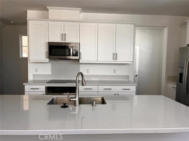 Detail Gallery Image 2 of 27 For 2557 E Lincoln Paseo, Ontario,  CA 91762 - 4 Beds | 4 Baths