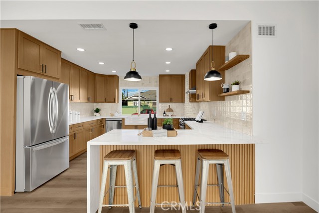 Detail Gallery Image 11 of 42 For 2301 9th, Los Angeles,  CA 90018 - 3 Beds | 3 Baths