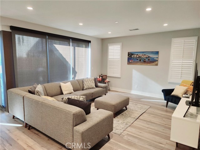 Detail Gallery Image 4 of 16 For 109 Tritone, Irvine,  CA 92602 - 3 Beds | 2/1 Baths