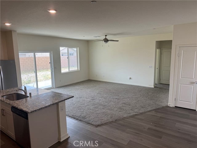 Detail Gallery Image 2 of 6 For 11155 Fargo Ct, Victorville,  CA 92392 - 3 Beds | 2 Baths