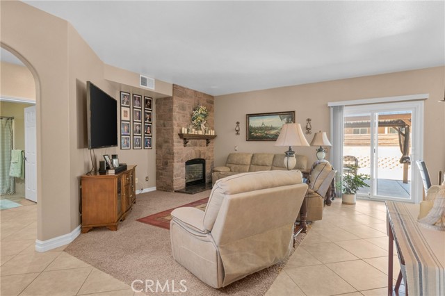 12776 Berrydale Street, Victorville CA: https://media.crmls.org/medias/55a9f3df-fb5f-4857-923f-e8ff02389bbb.jpg
