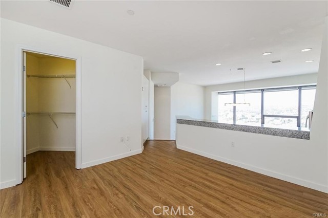 Detail Gallery Image 7 of 26 For 1100 Wilshire Bld #2603,  Los Angeles,  CA 90017 - 1 Beds | 1 Baths
