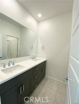 Detail Gallery Image 21 of 26 For 402 Transport, Tustin,  CA 92782 - 4 Beds | 3/1 Baths
