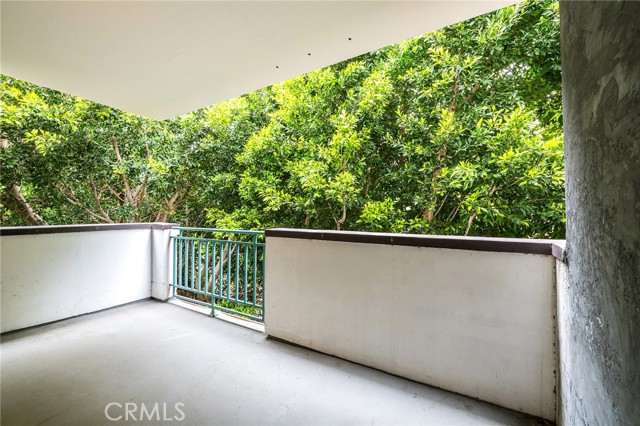 1401 S Bentley Avenue, Los Angeles CA: https://media.crmls.org/medias/55ab6958-b2fd-4681-83a1-1b12688148c4.jpg