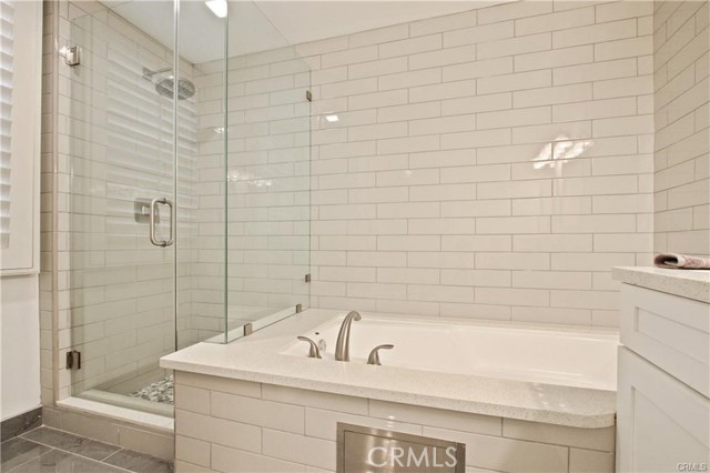 Detail Gallery Image 8 of 24 For 11824 Darlington Ave #102,  Los Angeles,  CA 90049 - 3 Beds | 2/1 Baths