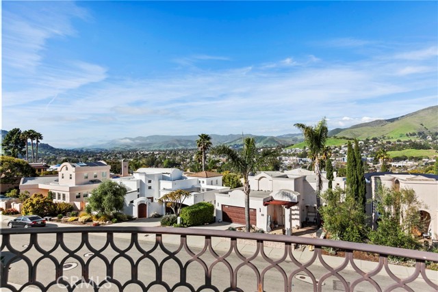 Detail Gallery Image 3 of 45 For 505 Bluerock Dr, San Luis Obispo,  CA 93401 - 3 Beds | 3 Baths