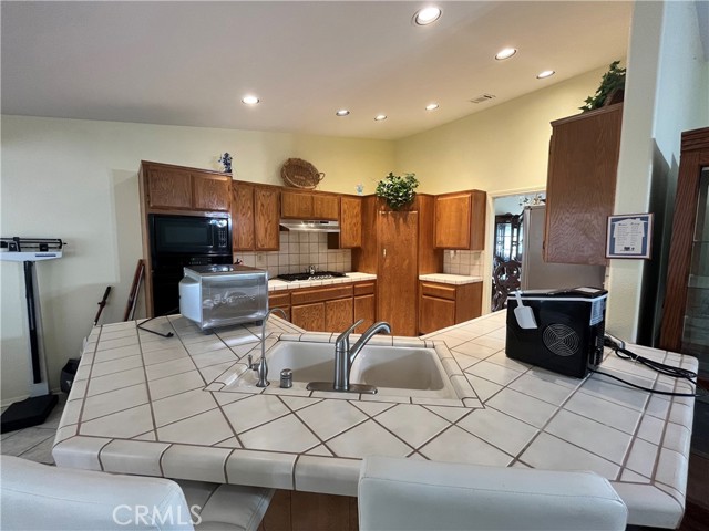 Detail Gallery Image 10 of 18 For 18668 Kamana Rd, Apple Valley,  CA 92307 - 3 Beds | 2/1 Baths