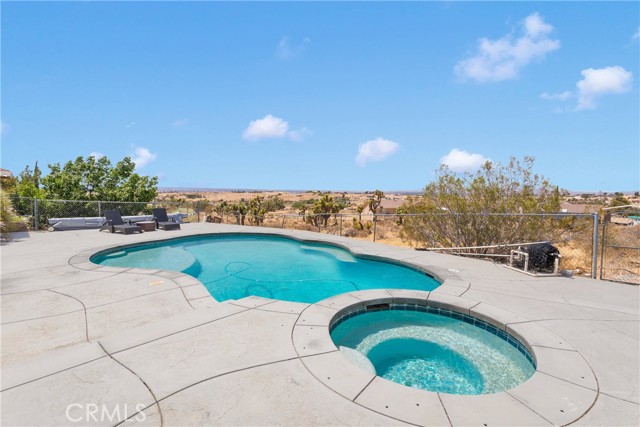 22752 Roundup Way, Apple Valley CA: https://media.crmls.org/medias/55af07d8-57f3-44ce-848e-176d8408d611.jpg