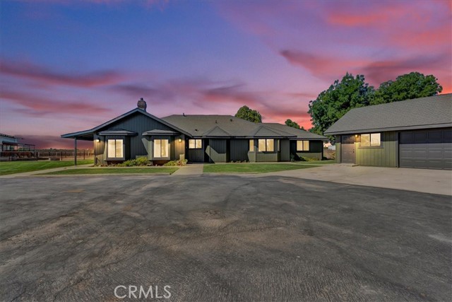 Detail Gallery Image 2 of 55 For 34811 Road 132, Visalia,  CA 93292 - 5 Beds | 3 Baths