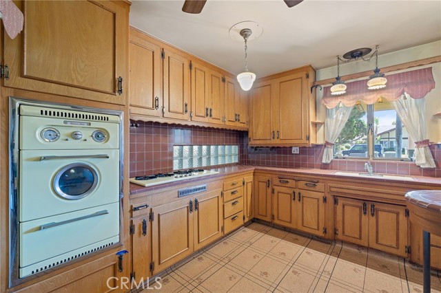 531 N Cherry Tree Lane, Anaheim CA: https://media.crmls.org/medias/55af4ec4-d195-45e5-8bb2-ef46d0300183.jpg