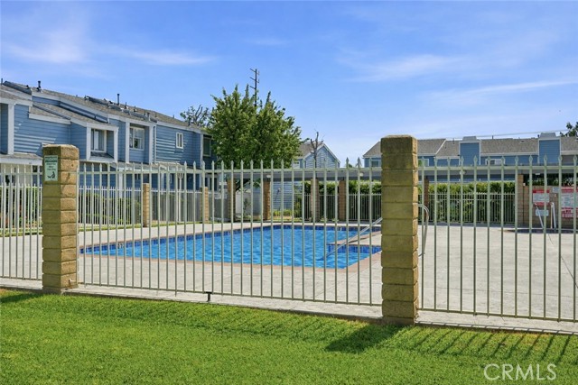 Detail Gallery Image 37 of 37 For 15735 Nordhoff St #11,  North Hills,  CA 91343 - 3 Beds | 3 Baths