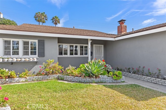 Detail Gallery Image 2 of 21 For 18032 Hartlund Ln, Huntington Beach,  CA 92646 - 4 Beds | 2 Baths