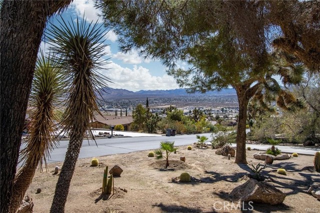 Detail Gallery Image 6 of 37 For 6328 Palo Alto Ave, Yucca Valley,  CA 92284 - 3 Beds | 2 Baths