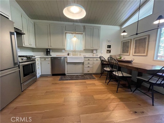 938 Balfrin Drive, Crestline CA: https://media.crmls.org/medias/55b1c64a-bdd1-4bd0-95aa-4588ebbaf512.jpg