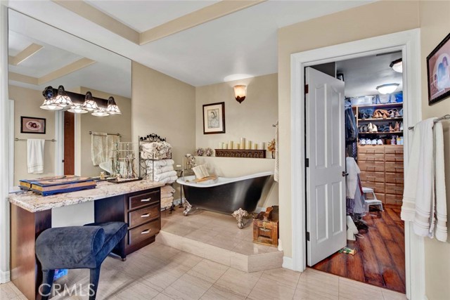 Detail Gallery Image 20 of 54 For 1532 Kensing Ln, North Tustin,  CA 92705 - 5 Beds | 6/2 Baths