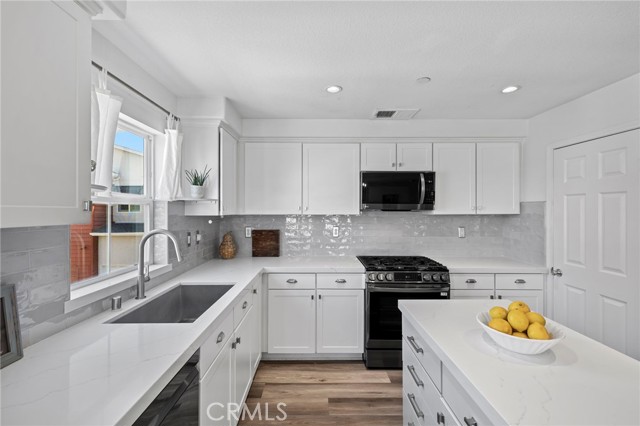 Detail Gallery Image 12 of 41 For 34 Platinum Cir, Ladera Ranch,  CA 92694 - 2 Beds | 2/1 Baths