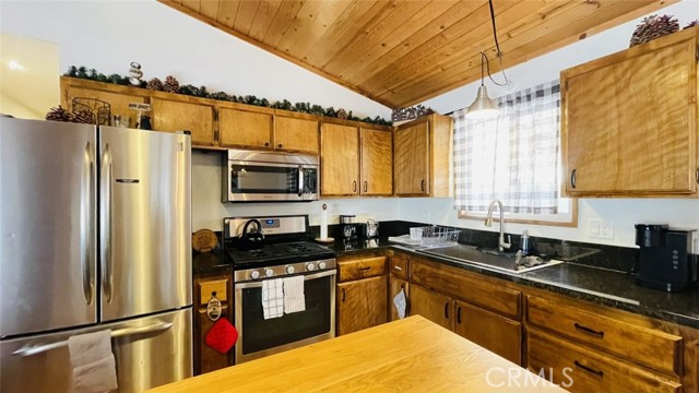Detail Gallery Image 21 of 44 For 921 Wendy Ave, Big Bear City,  CA 92314 - 2 Beds | 2 Baths