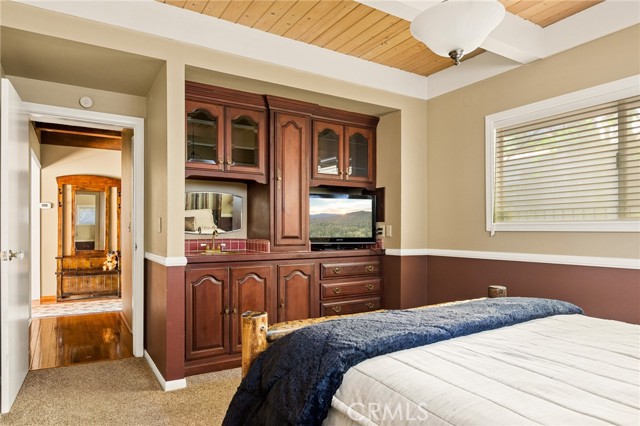 Detail Gallery Image 21 of 41 For 384 Primrose Cir, Lake Arrowhead,  CA 92352 - 4 Beds | 3 Baths