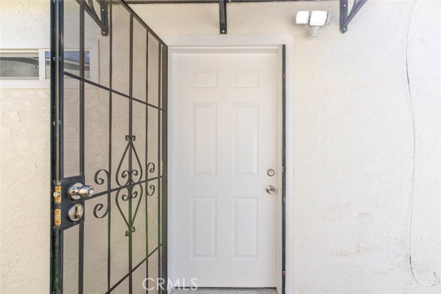 Detail Gallery Image 13 of 14 For 11246 Saticoy, Sun Valley,  CA 91352 - 2 Beds | 2 Baths