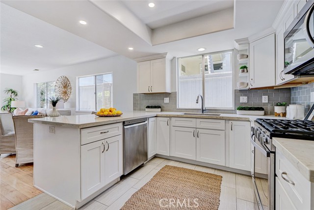 Detail Gallery Image 17 of 43 For 1808 Pullman Ln #B,  Redondo Beach,  CA 90278 - 4 Beds | 2/1 Baths