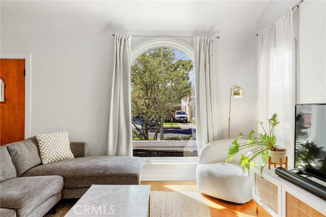 Detail Gallery Image 2 of 34 For 6042 Gundry Ave, Long Beach,  CA 90805 - 2 Beds | 1 Baths