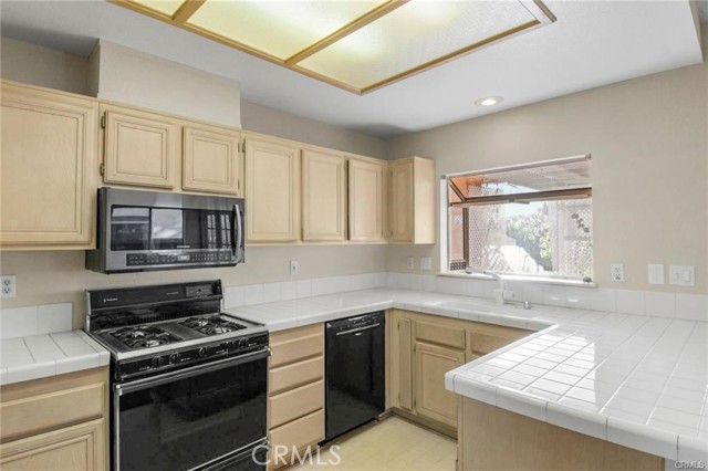 Detail Gallery Image 7 of 14 For 1291 Silica Ct, Hemet,  CA 92543 - 3 Beds | 2 Baths