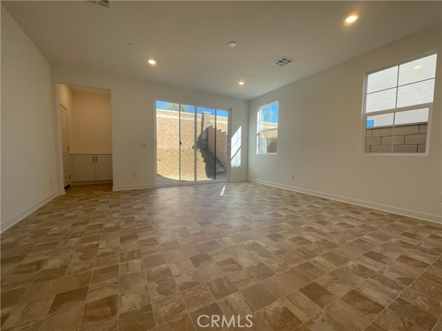 Detail Gallery Image 3 of 21 For 2591 Pheasant Way, Ontario,  CA 91761 - 4 Beds | 2/1 Baths