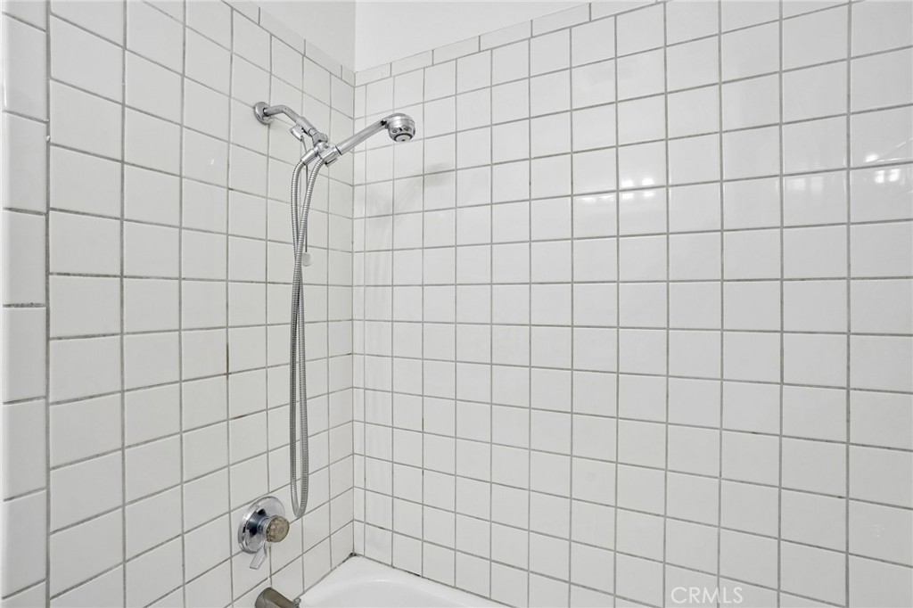https://media.crmls.org/medias/55b70d74-b18f-4df8-b20e-2152e8bd9610.jpg?preset=X-Large
