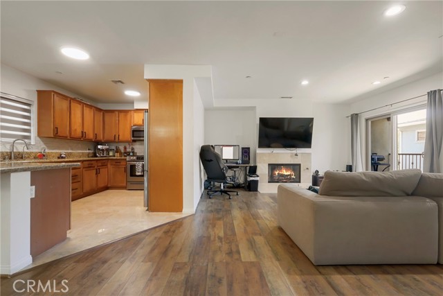 Detail Gallery Image 7 of 25 For 1611 W 208th #3,  Torrance,  CA 90501 - 3 Beds | 3 Baths