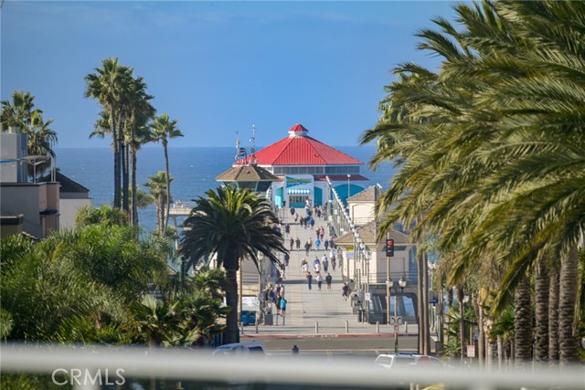 414 Main St., Huntington Beach CA: https://media.crmls.org/medias/55b75e35-306f-44c8-94a7-ffbf5a64475e.jpg
